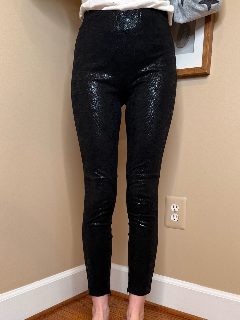Zara Black Faux-Snakeskin Cropped Leggings